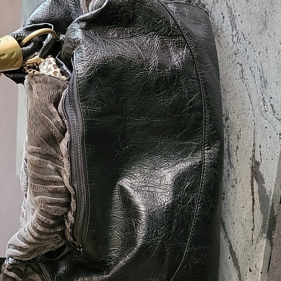 Duffle Style Purse w/Faux Gray Zebra Print Fur and Faux Black Leather NWOT - Picture 8 of 16